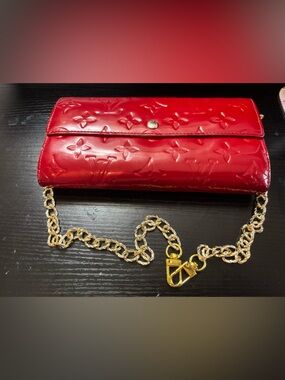 Authentic Louis Vuitton Monogram Vernis Sarah Wallet on Chain (WOC) -Vibrant Red